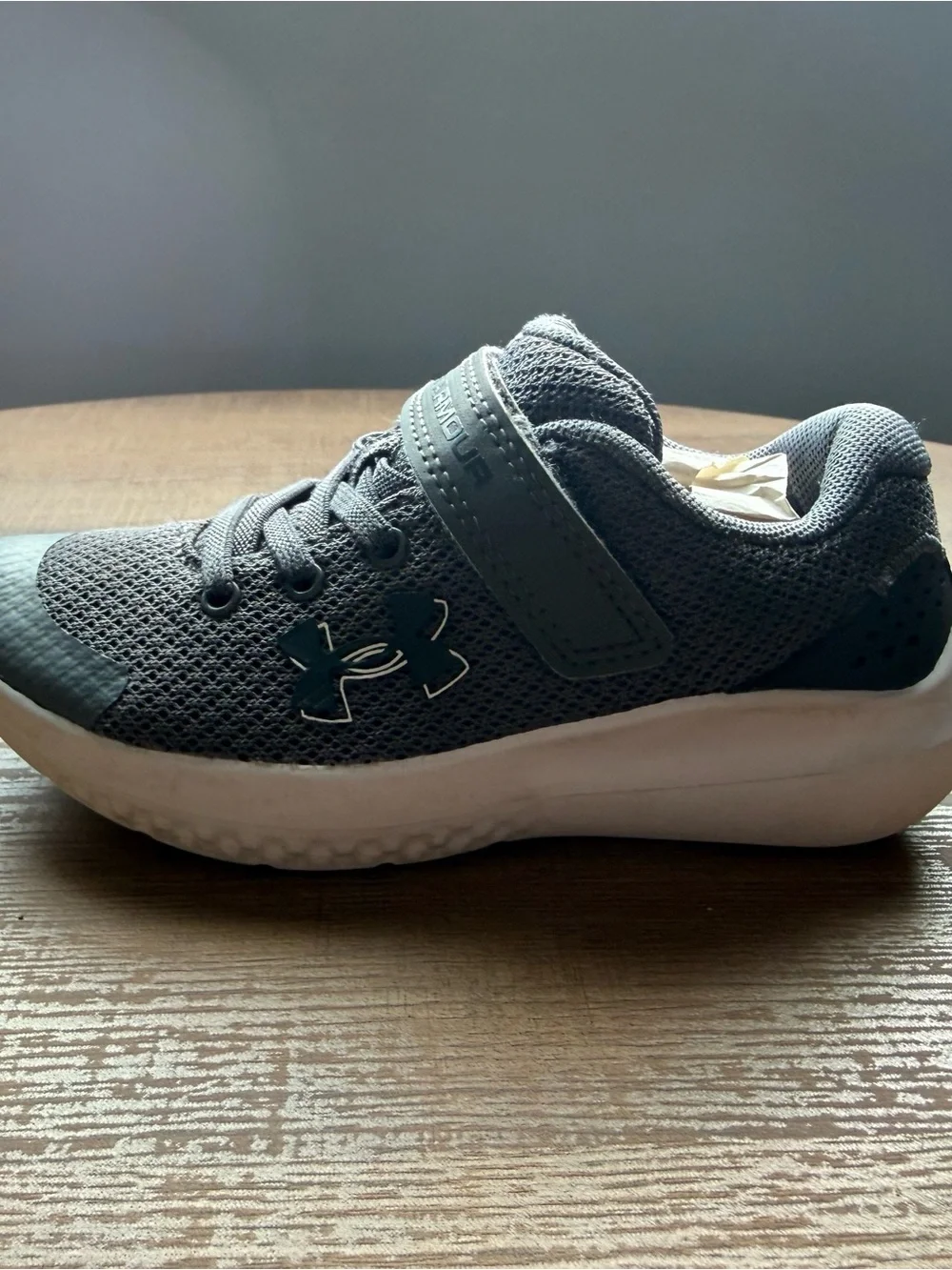 🧸 Under Armour | Gray & White Sneakers